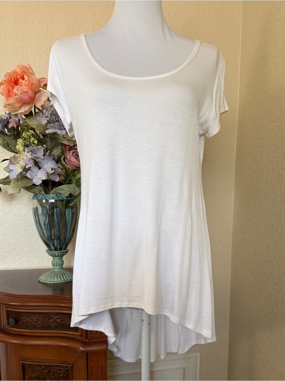 White Scoop Neck Short Sleeve High-Low Tunic